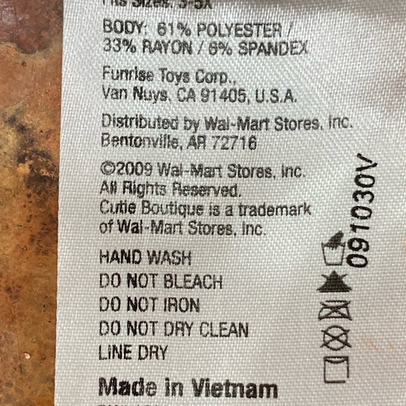 NWOT white onesie, bodysuit, size 3-5, poly blend, sequin heart detail at front, - Picture 6 of 7